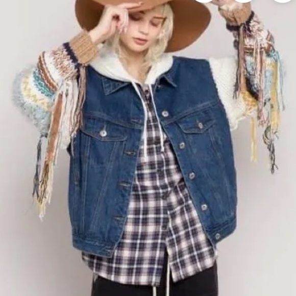 POL Denim Crochet Jacket with Fringe. Size Medium. Great condition. - Picture 4 of 16